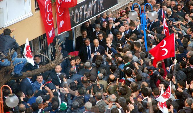 MHP LİDERi DEVLET BAHÇELİ AKHİSARLILAR İLE BULUŞTU